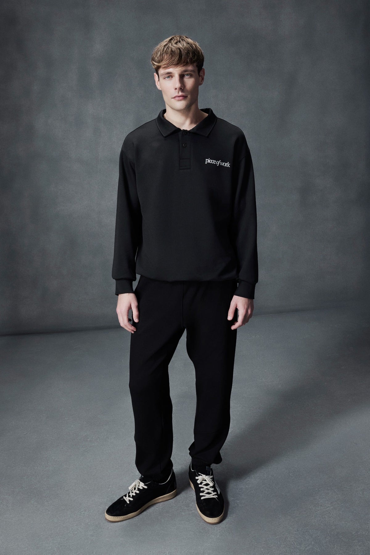 Sweatshirt Kombin: Erken Sonbaharda Rahat ve Net Bir Görünüm